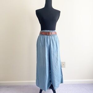 Taylor & Sage Chambray Light Blue Wide Leg pants – Size M (New with Tags)